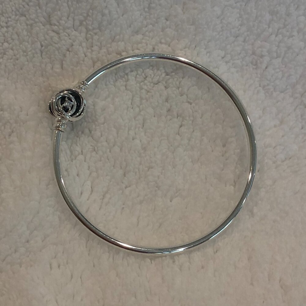 NWT (Box) Pandora Moments Encircled Clasp Bangle Sterling Silver 6.7 in - Picture 7 of 13